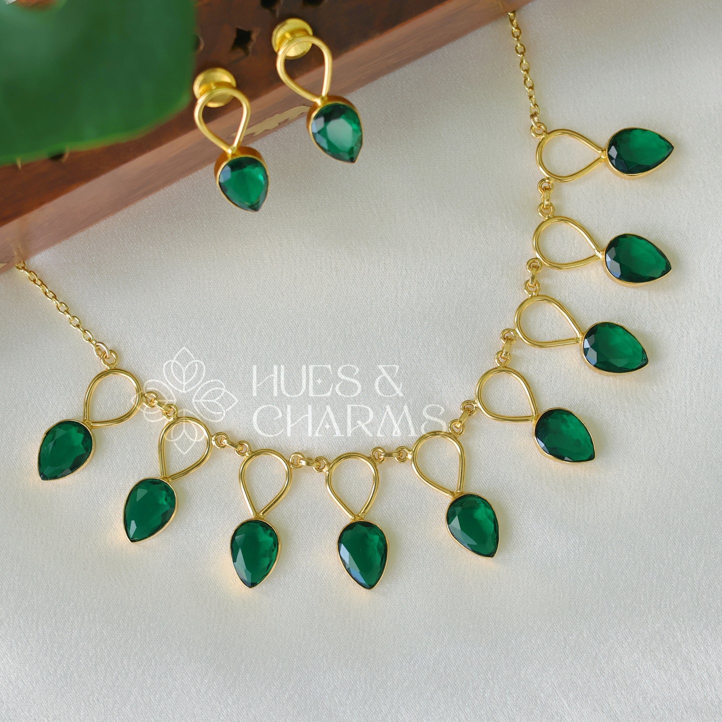 GREEN GLOSSY DROP NECKLACE SET