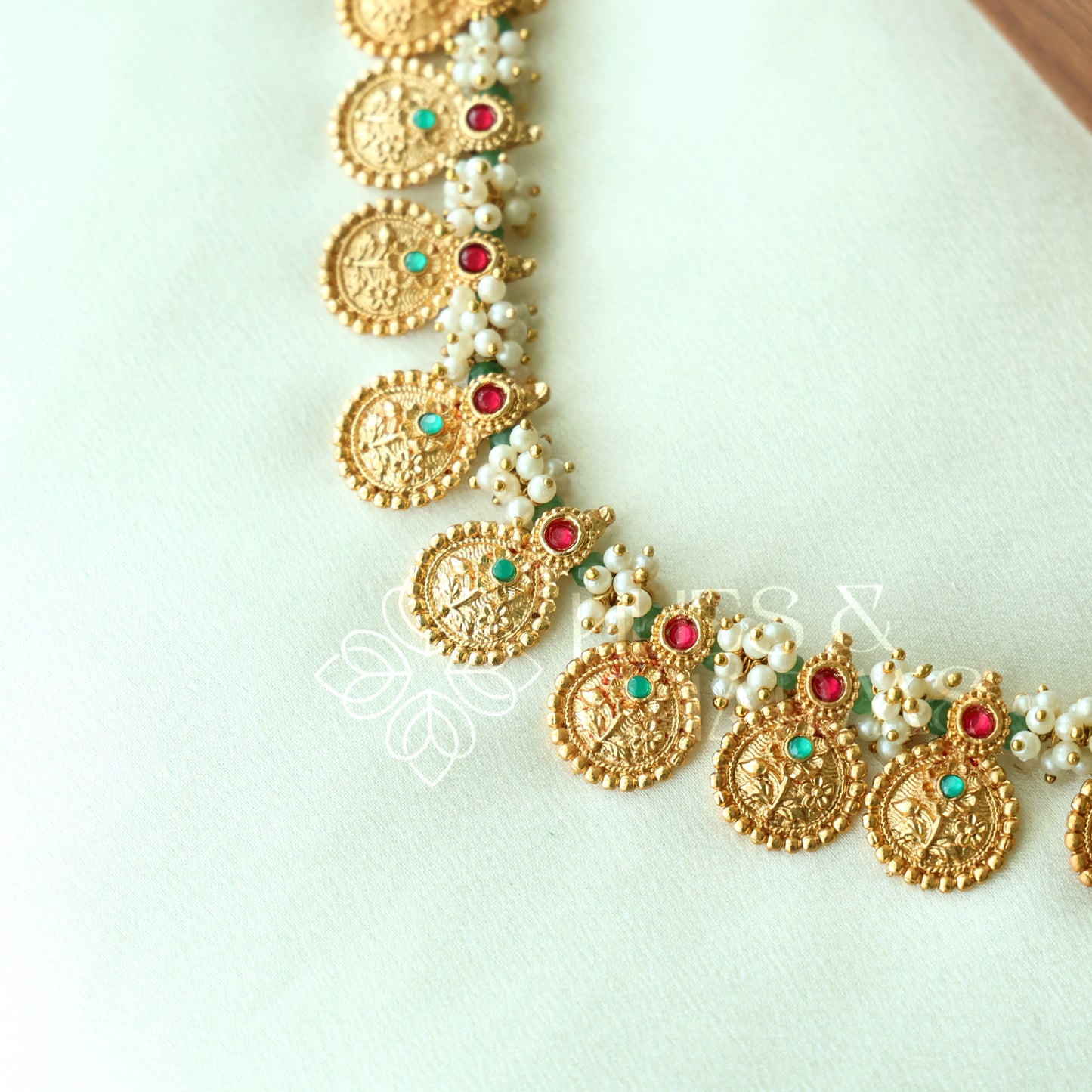 GOLDEN SWARNA RATNA PEARL NECKLACE SET