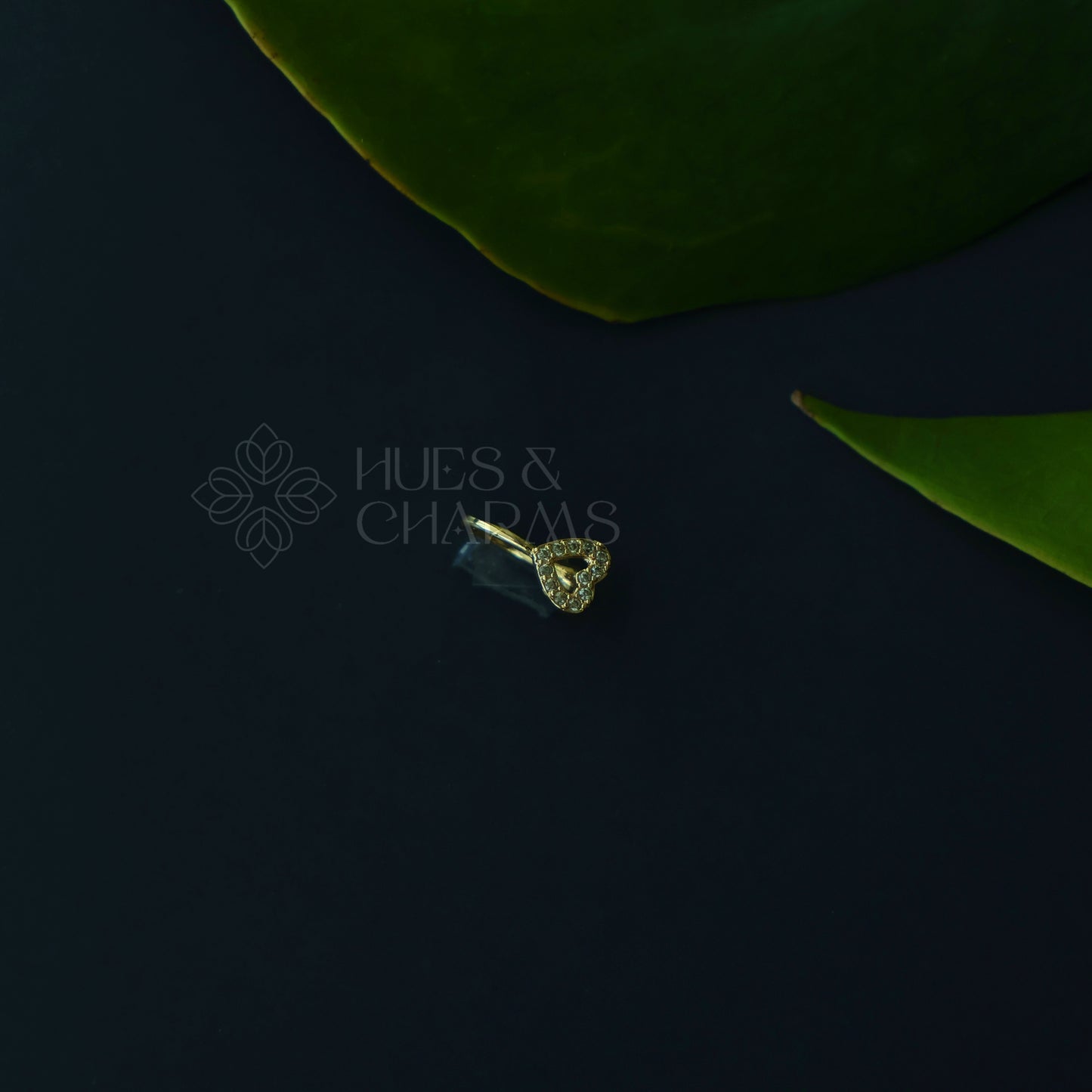 GOLDEN HEART AD STONES NOSE PIN