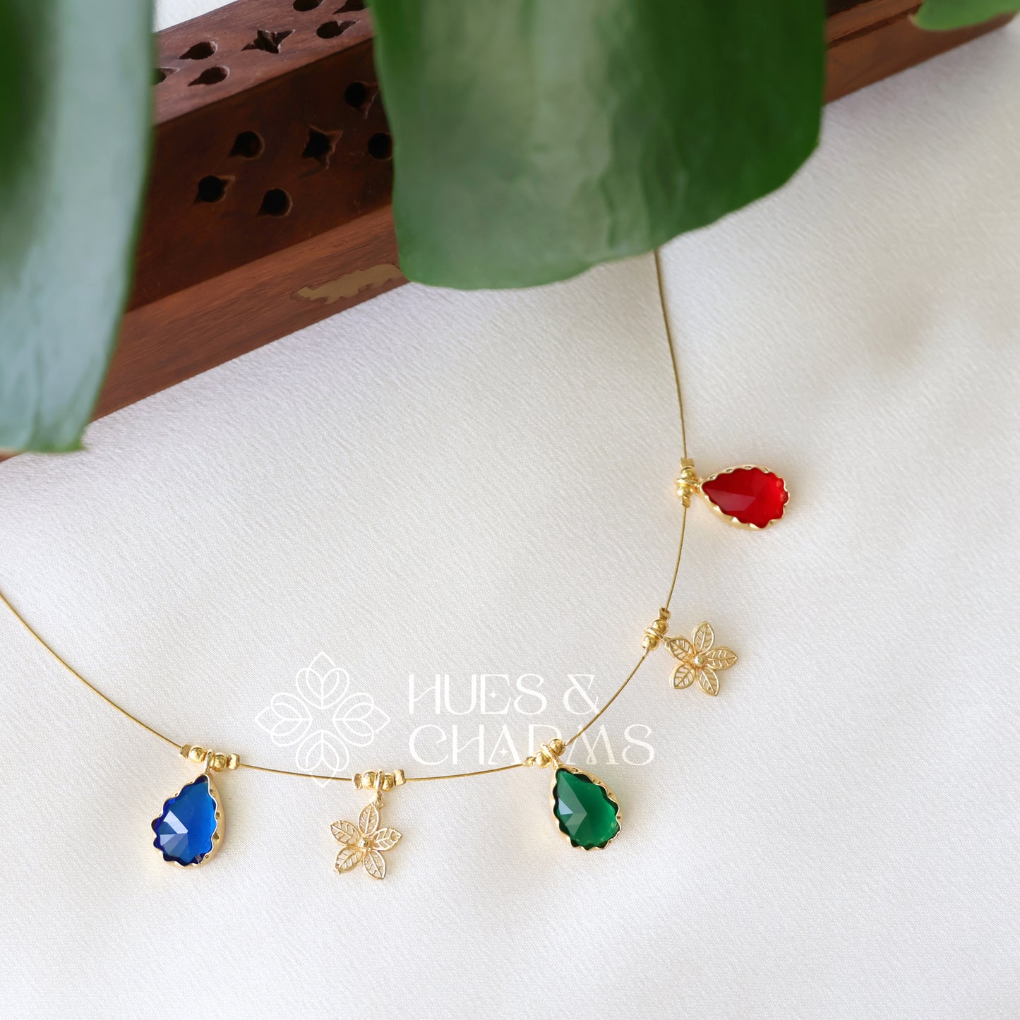 MULTICOLOUR GLOSSY DROP FLORAL FLOATING NECKPIECE