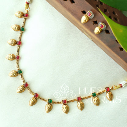 GOLDEN SIMPLE PALLAVI NECKLACE SET