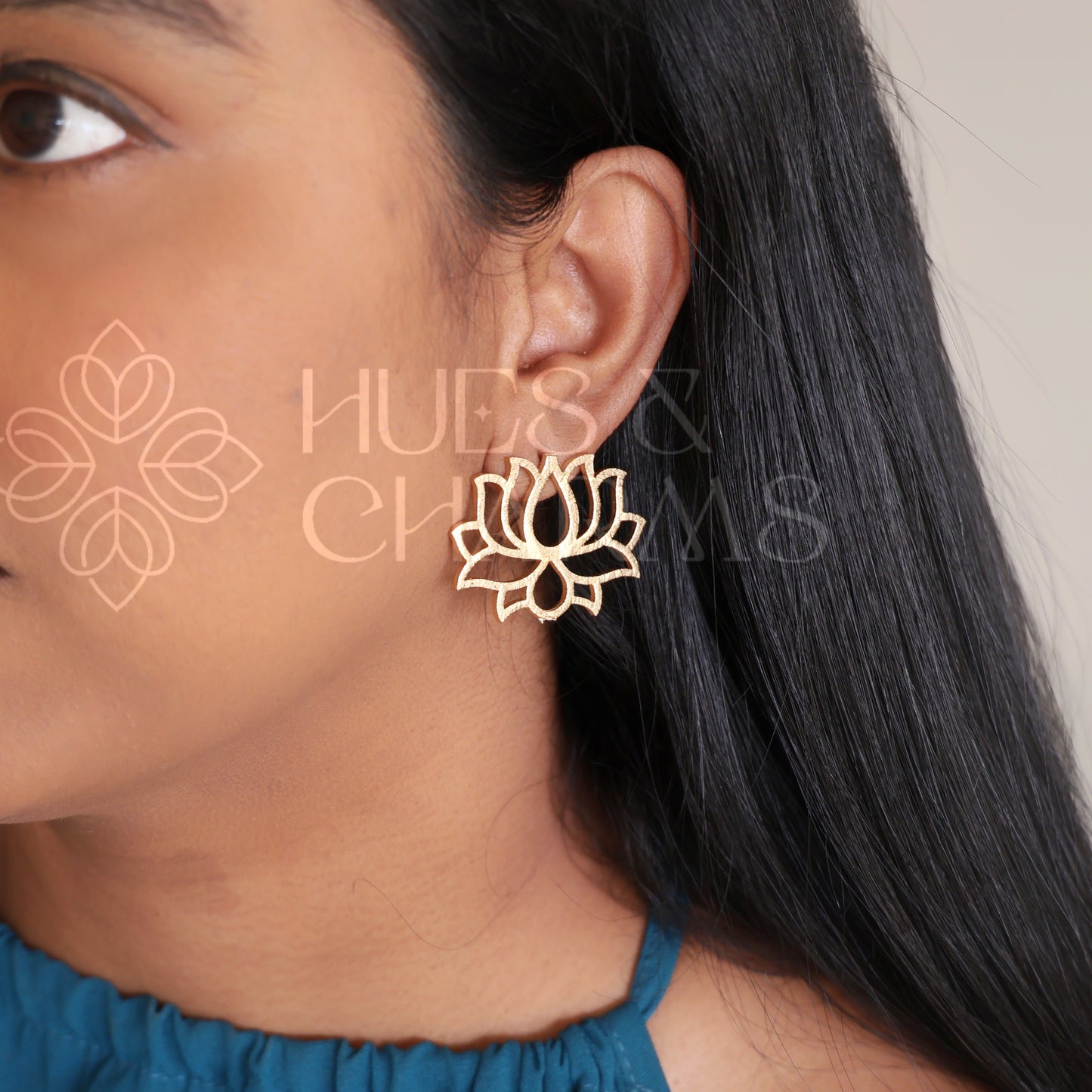 GOLDEN LOTUS FRAME STUD EARRINGS