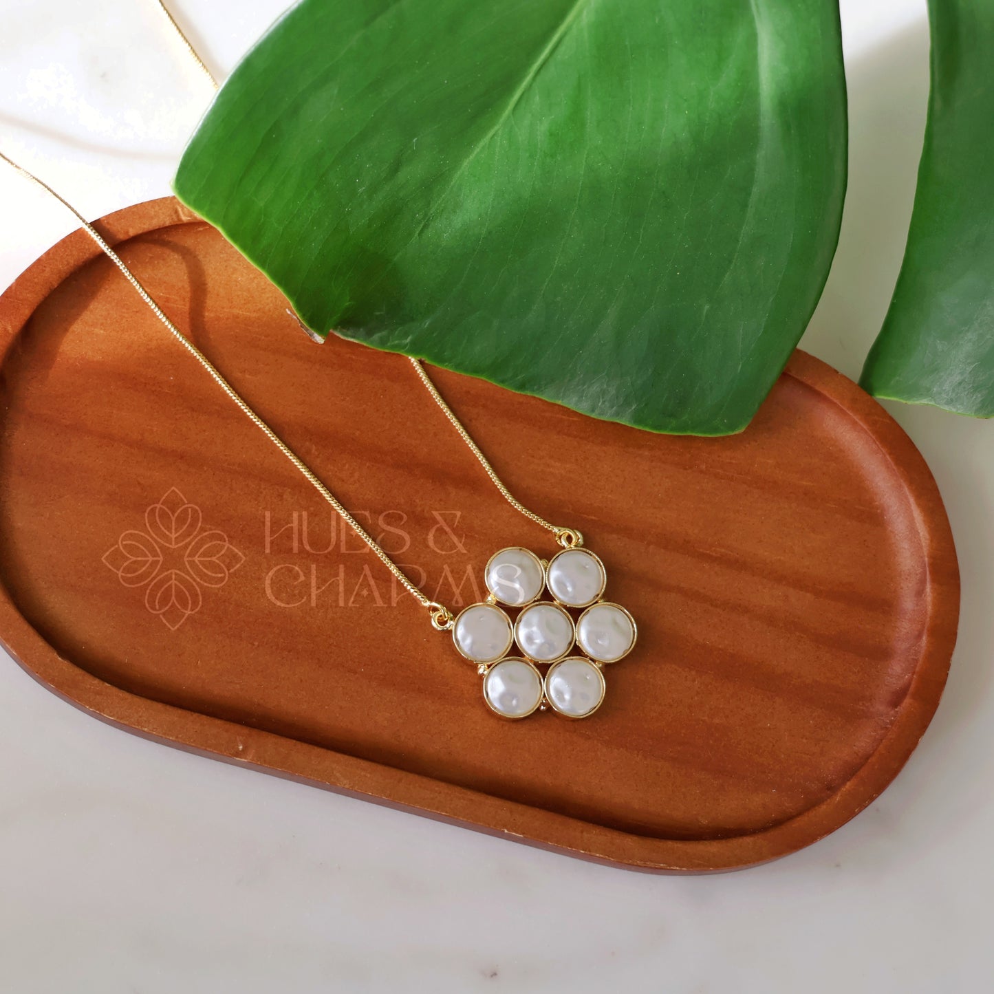 GOLDEN 7 PEARL CELESTE PENDANT 
NECKPIECE