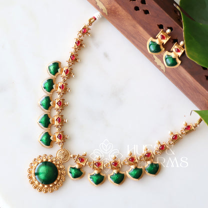 GOLDEN VAIBHAVA PALAKKA NECKLACE SET (Colours available)