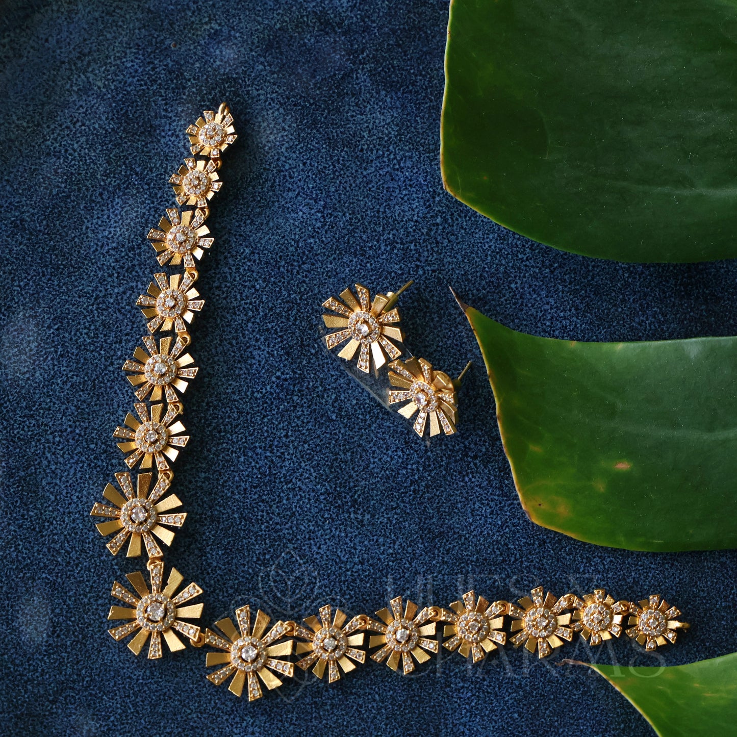 GOLDEN LUMIERE BLOOM AD NECKLACE SET