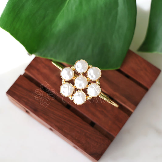 GOLDEN 7 PEARL CELESTE BANGLE