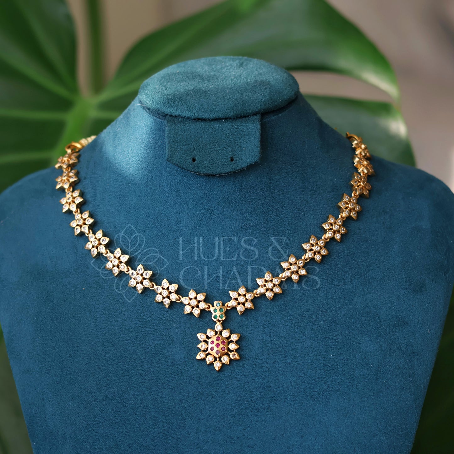 GOLDEN AD FLORAL SHORT NECKLACE SET