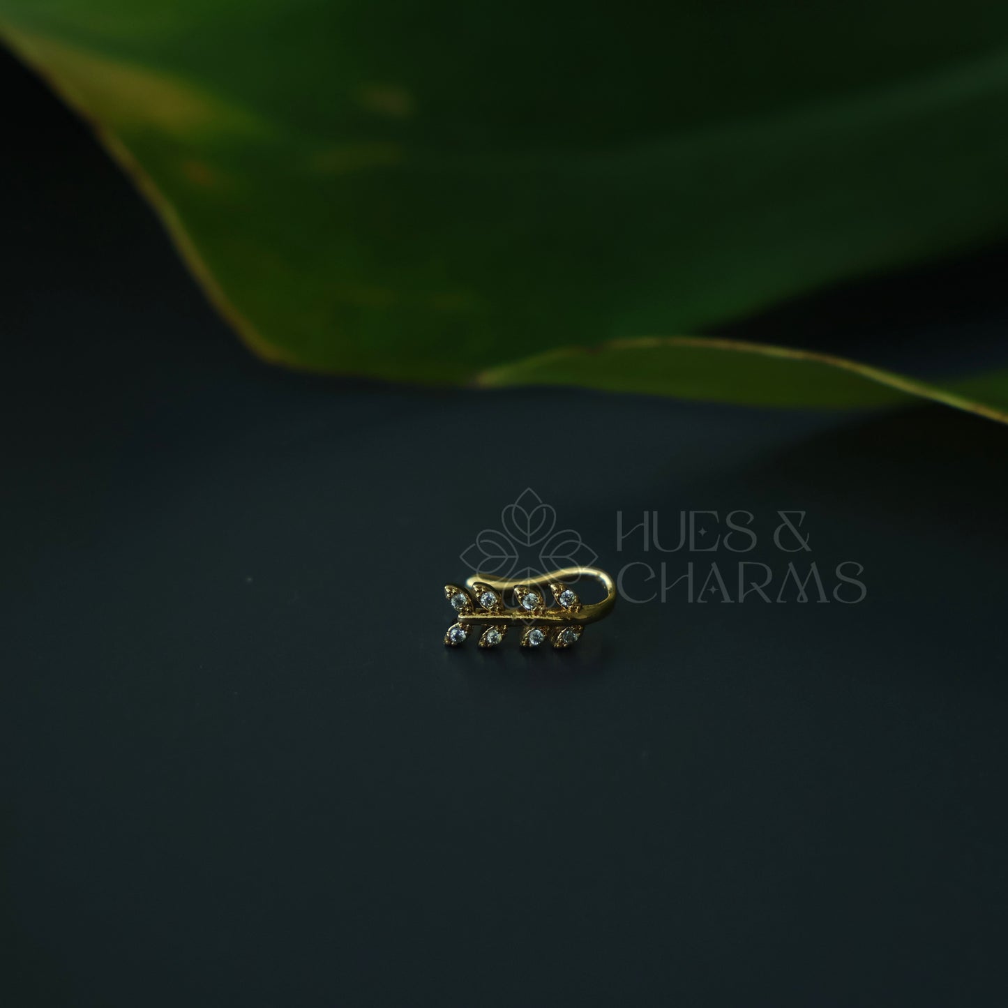 GOLDEN LEAF AD STONES NOSE PIN