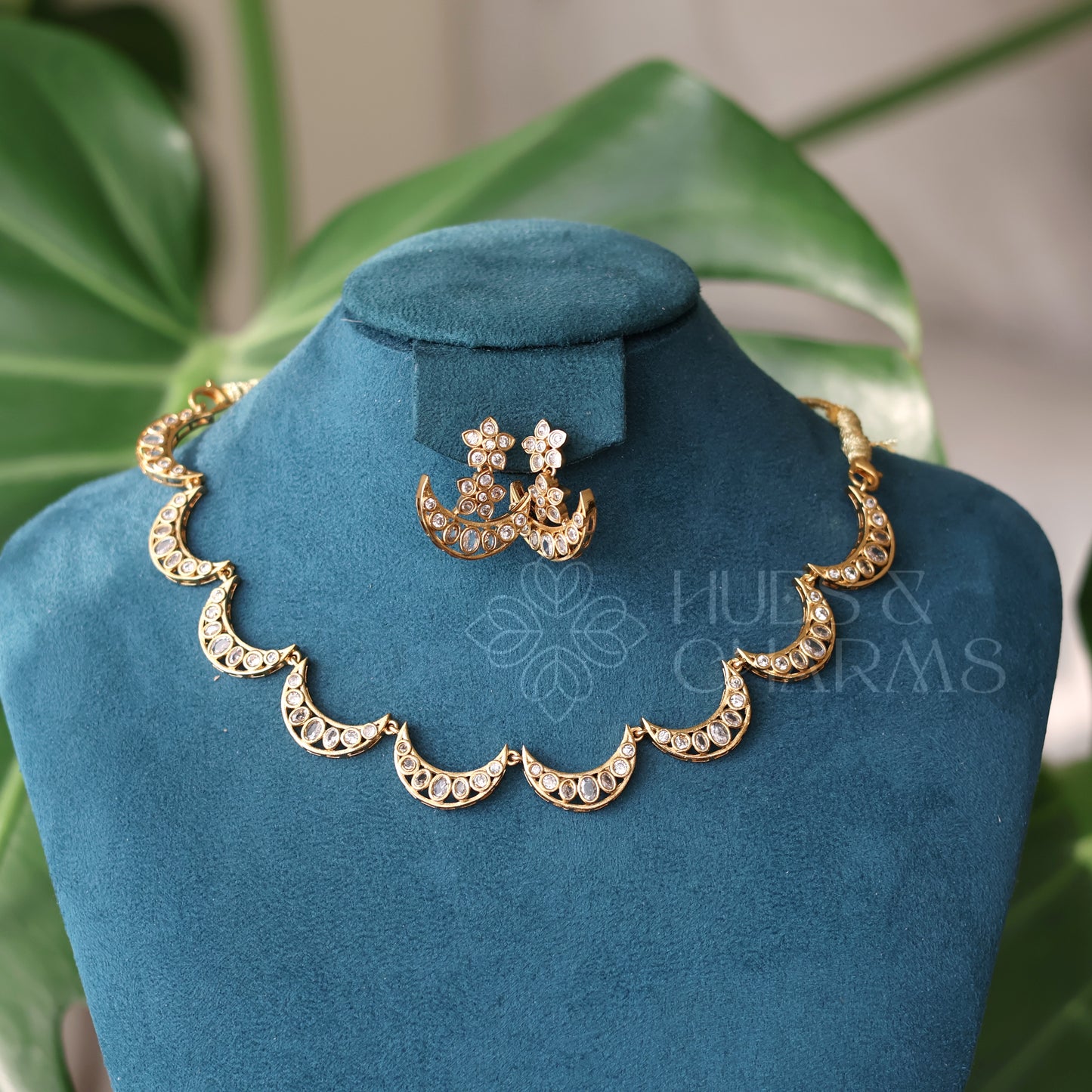 GOLDEN CHANDRA PUSHPA AD NECKLACE SET