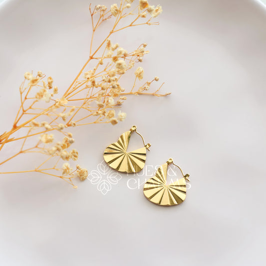 GOLDEN RADIANT HEART HOOPS