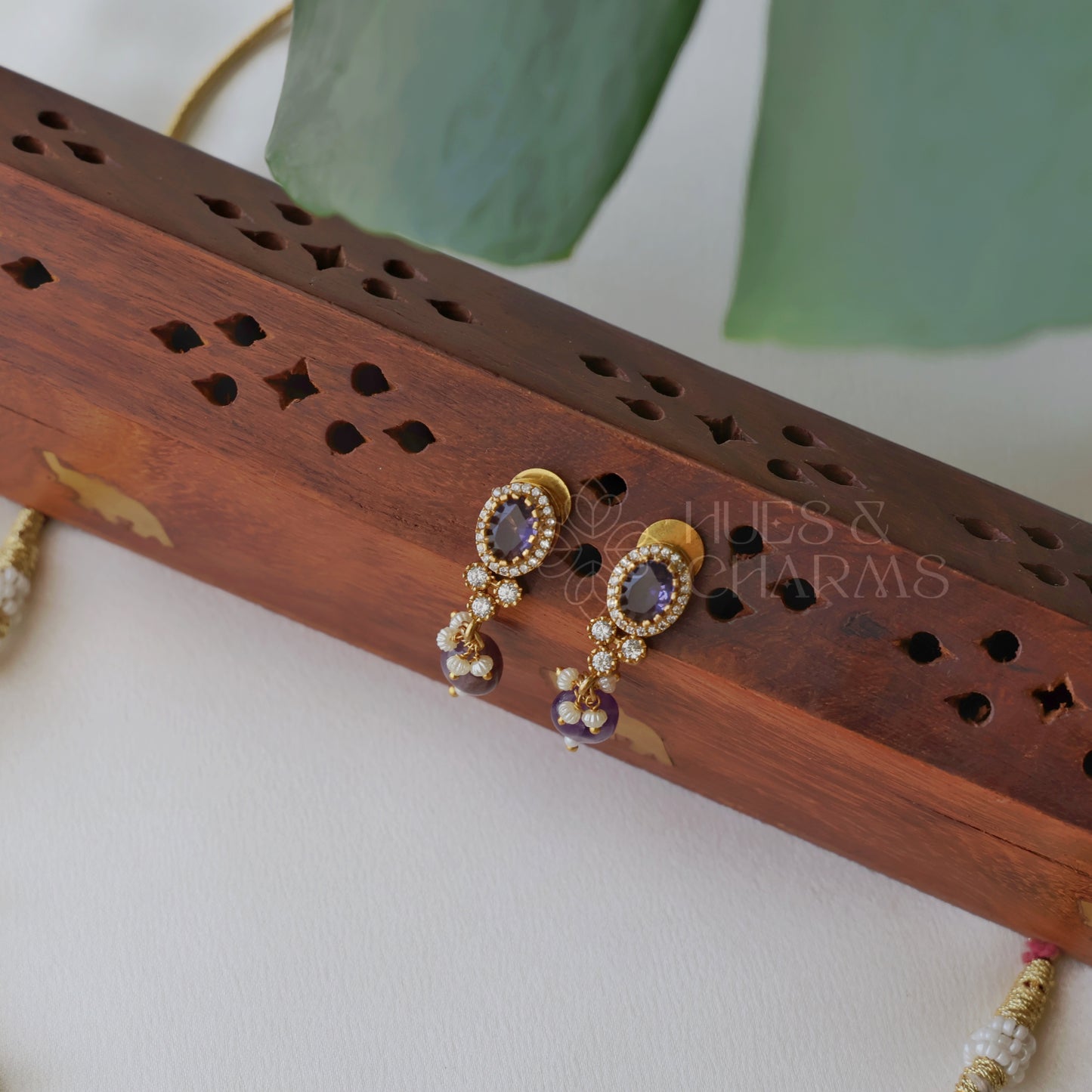 GOLDEN STIFF NECKLACE SET WITH BEADS (COLOURS AVAILABLE)