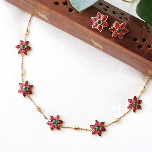 GOLDEN SIMPLE FLORA NECKLACE SET
