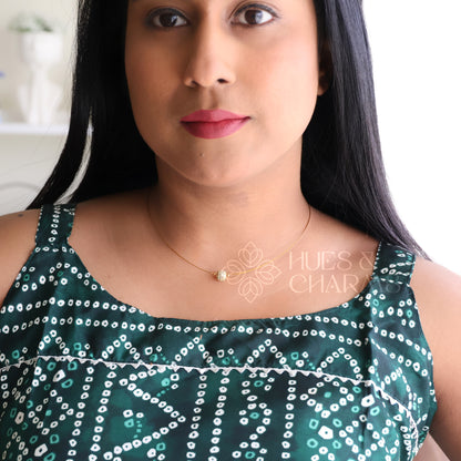 WHITE FLOATING BALL NECKPIECE