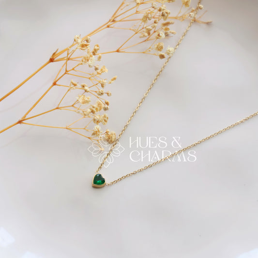 GOLDEN MINIMAL GREEN HEART NECKPIECE