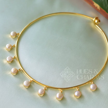 GOLDEN PEARL NECK CUFF