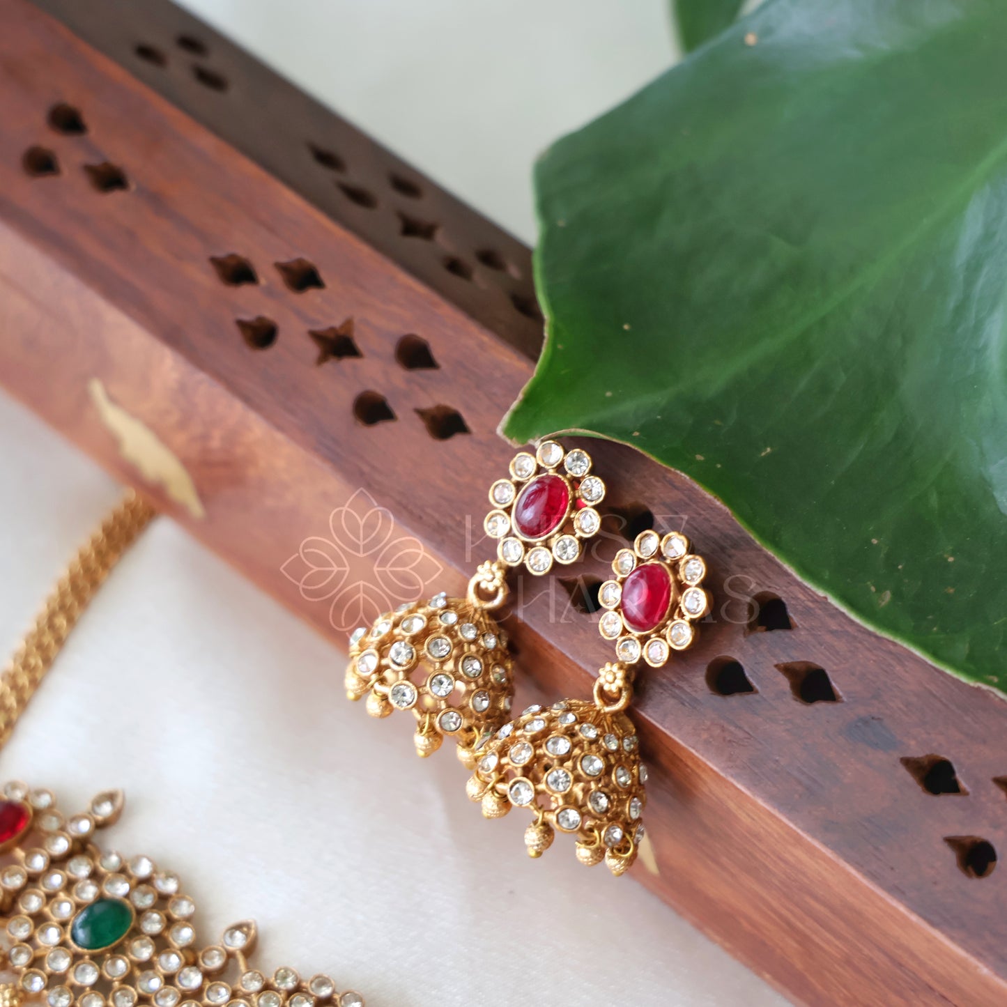 GOLDEN RATNA VARNIKA CHOKER NECKLACE SET