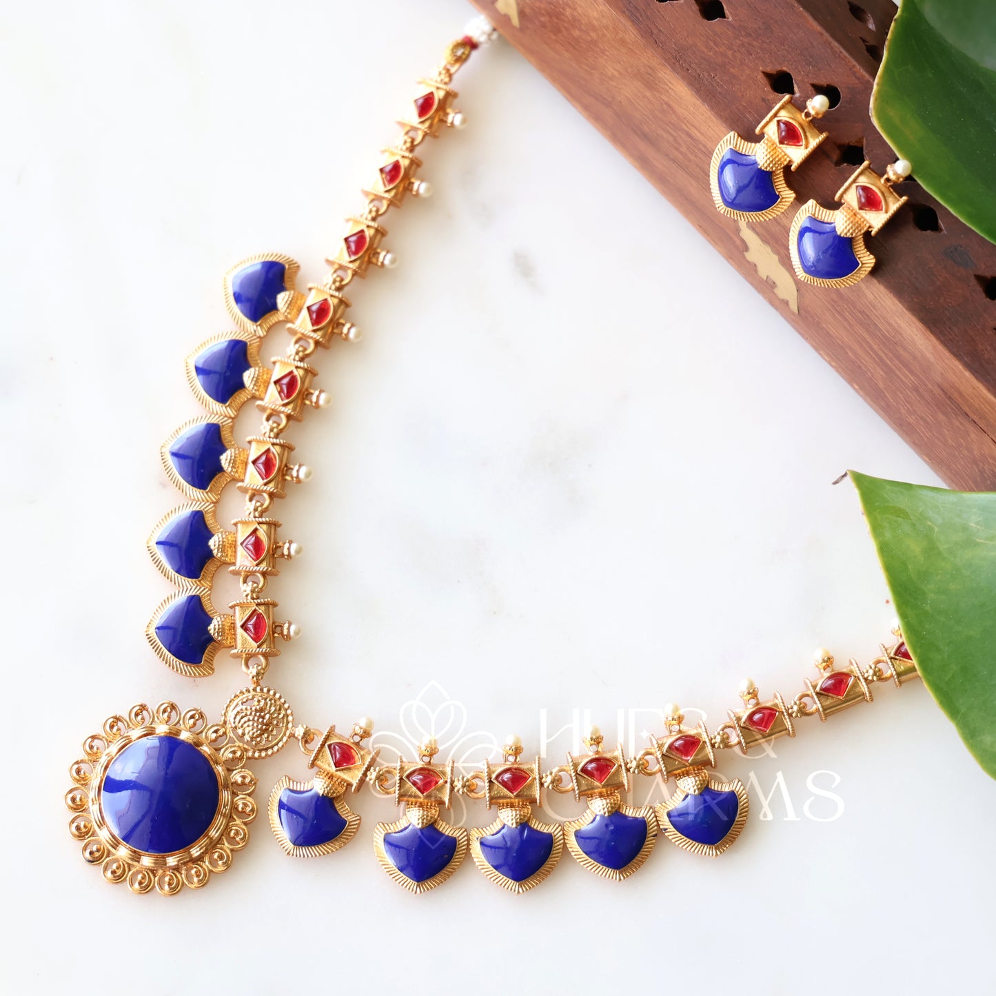 GOLDEN VAIBHAVA PALAKKA NECKLACE SET (Colours available)