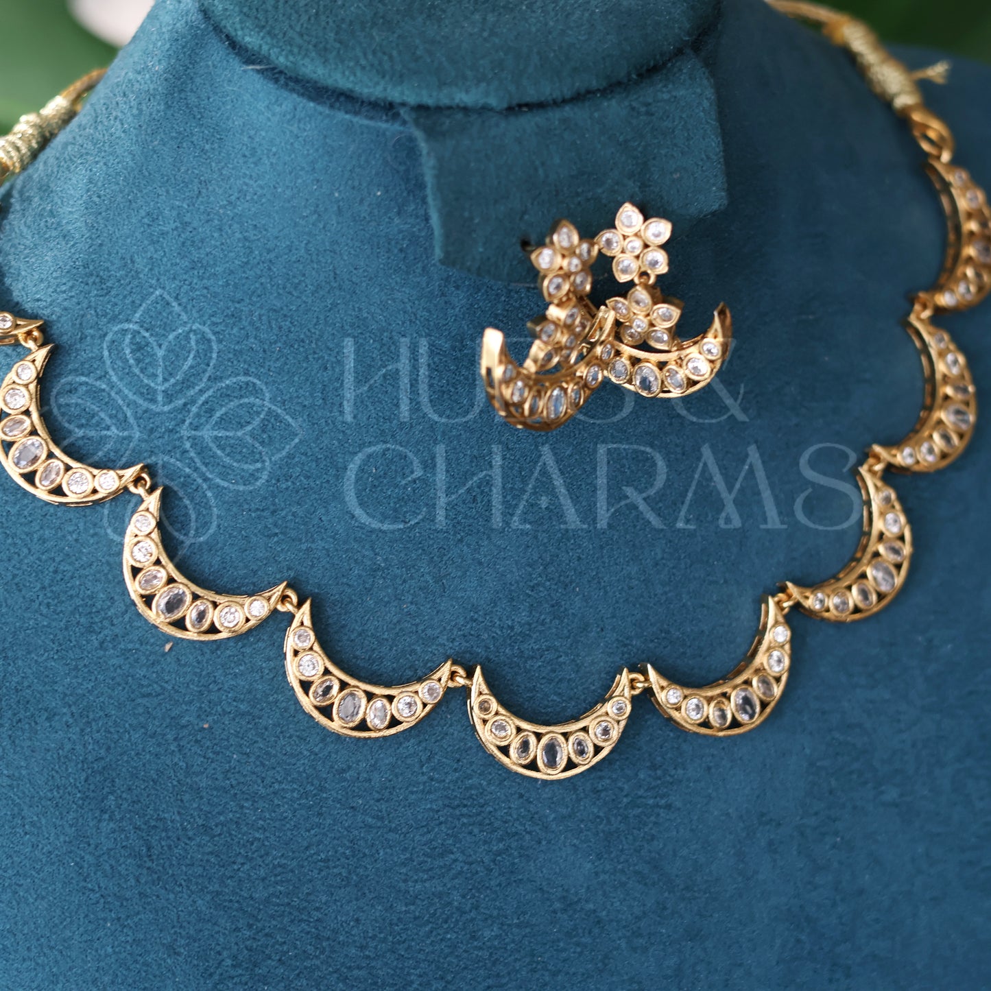 GOLDEN CHANDRA PUSHPA AD NECKLACE SET