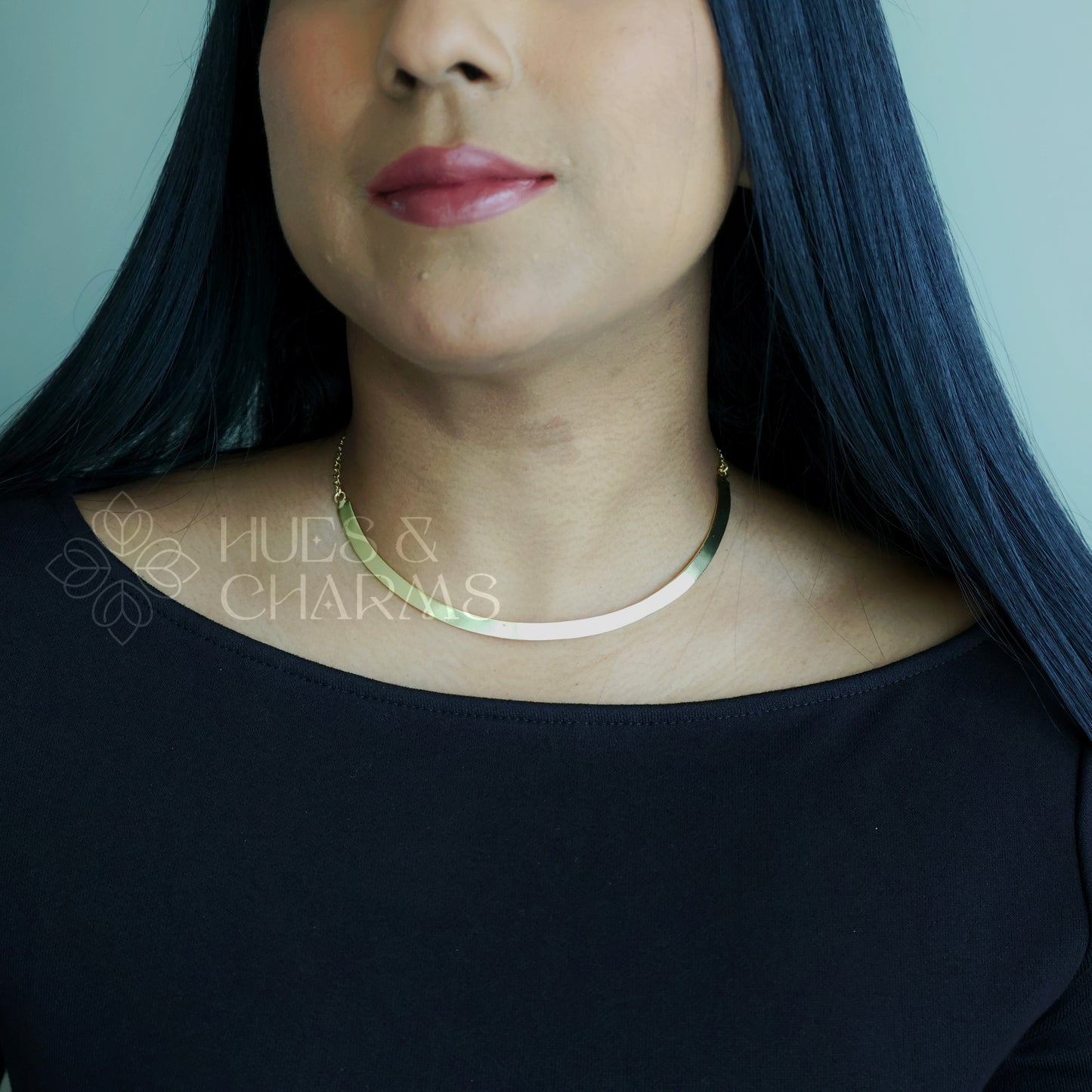 GOLDEN MINIMAL NECK CUFF