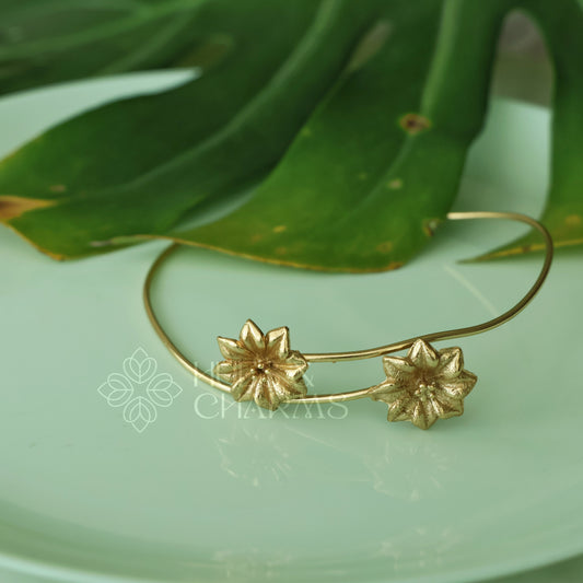 GOLDEN FLORAL ARM CUFF