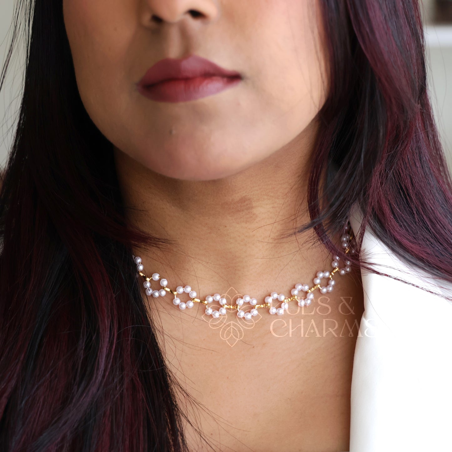 GOLDEN FLORA MINIMAL NECKPIECE WITH PEARLS