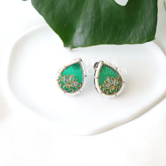 OXIDIZED RAINDROP STUD