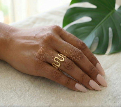 GOLDEN SWIRL ADJUSTABLE RING