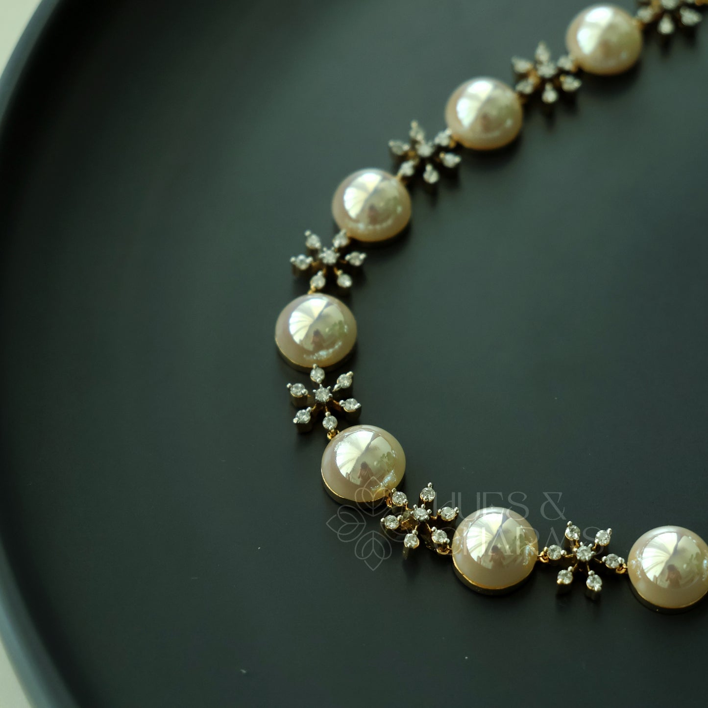 GOLDEN LUMINA AD PEARL NECKLACE SET (Premium Jewellery)