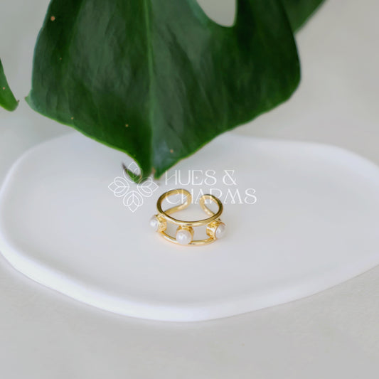 GOLDEN 3 PEARL ADJUSTABLE RING