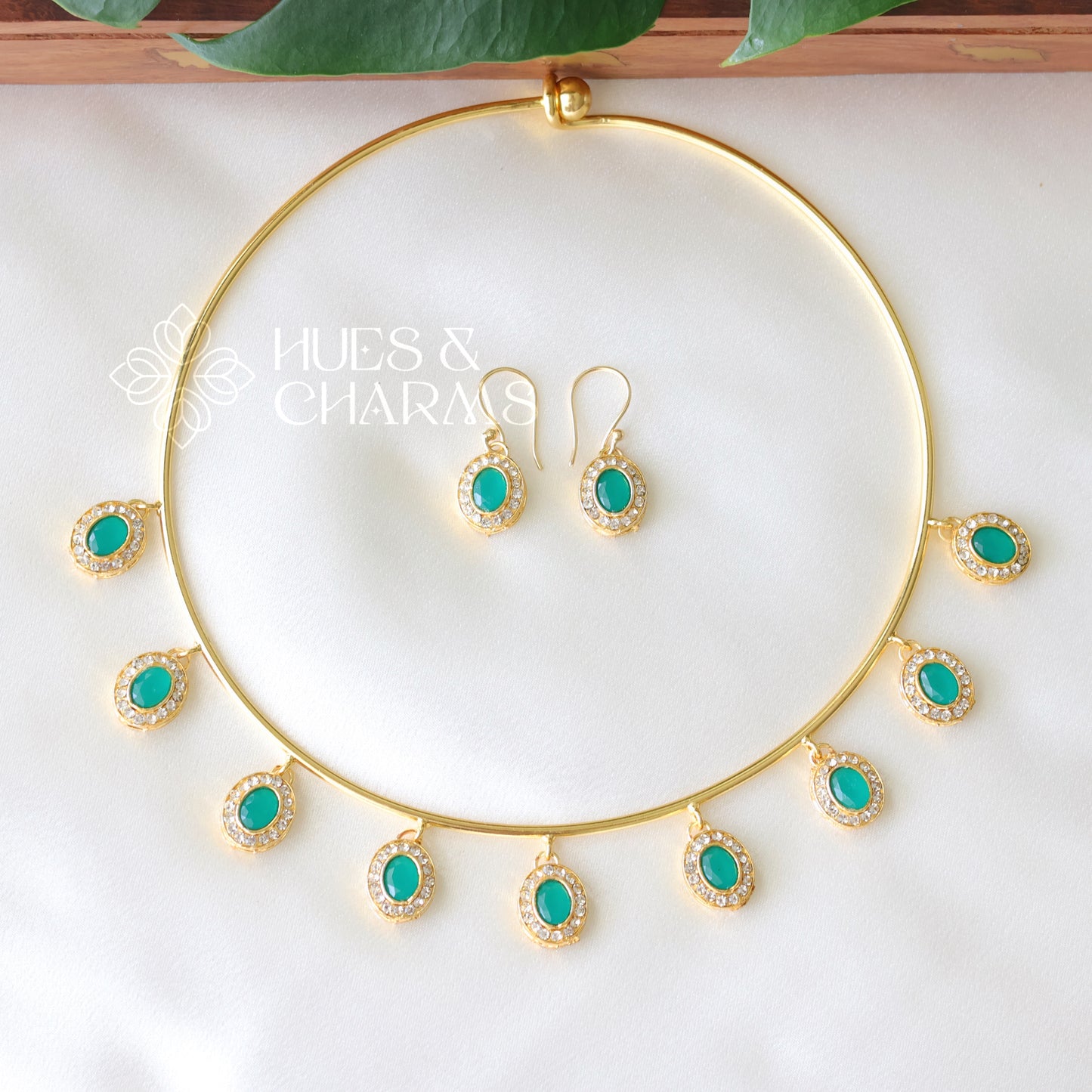 GOLDEN OVAL DROP NECK CUFF SET (COLOURS AVAILABLE)