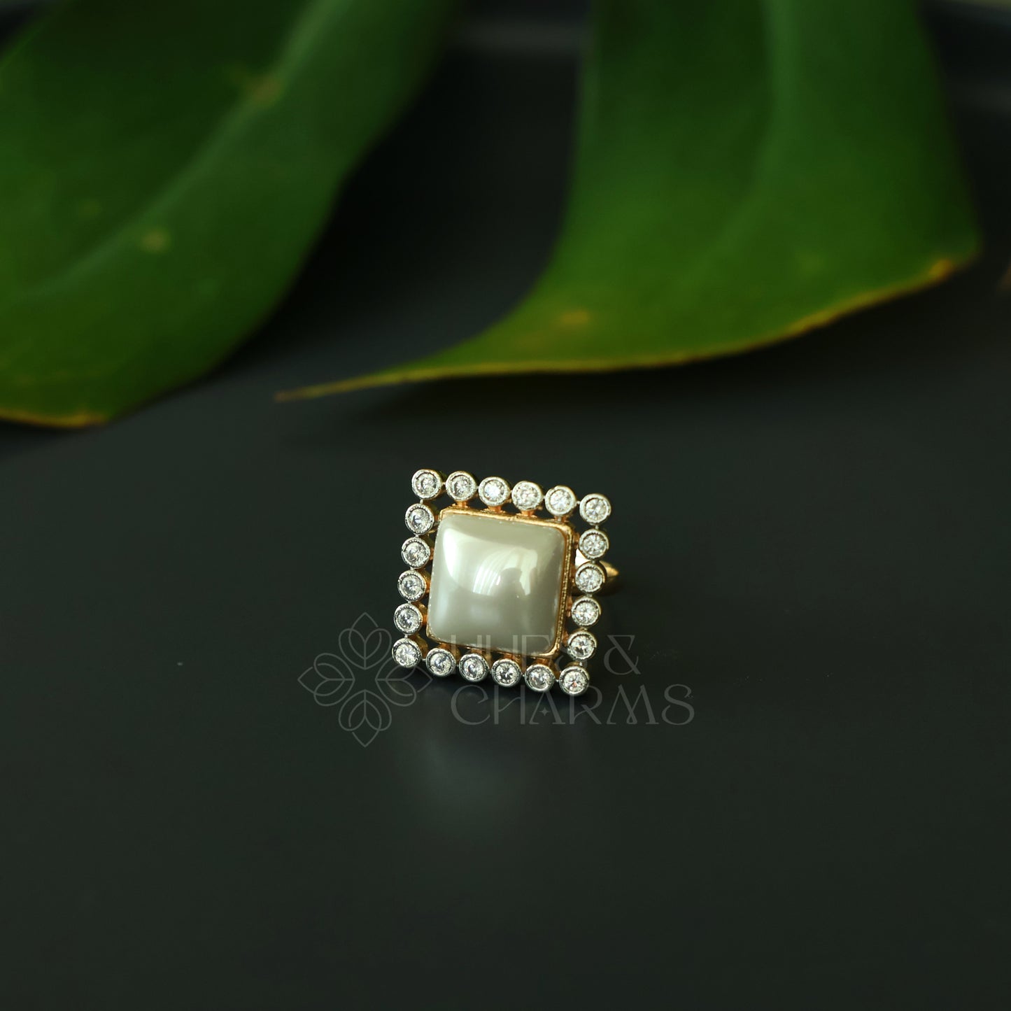 GOLDEN SQUARE FRAME ADJUSTABLE PEARL RING