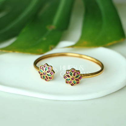 ANTIQUE FLORAL MOTIF KEMP ADJUSTBLE BANGLE