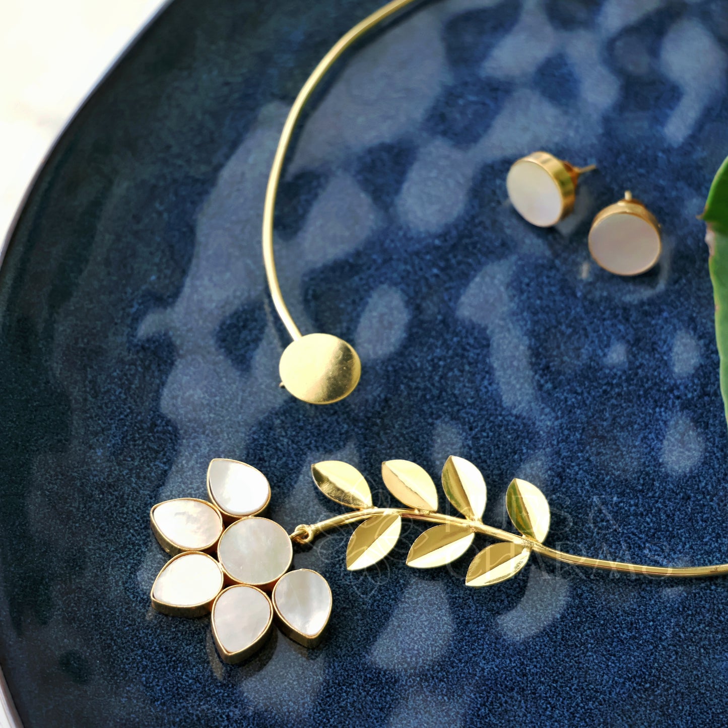 GOLDEN ELYSIA BLOOM MOP NECKCUFF SET