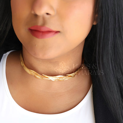 GOLDEN TEXTURED IVY COLLAR NECK CUFF