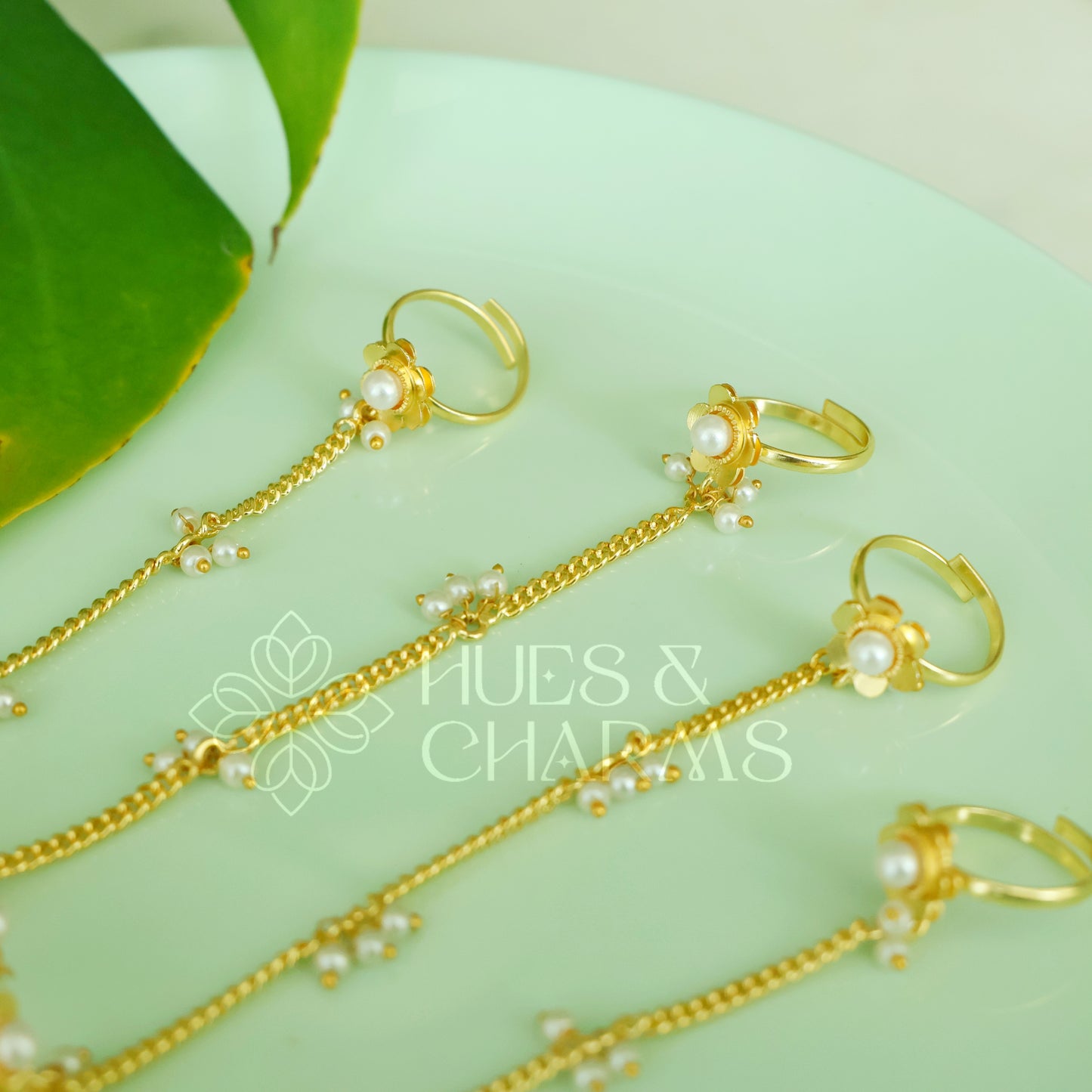 GOLDEN FLORAL ADJUSTABLE HATHPHOOL WITH PEARLS