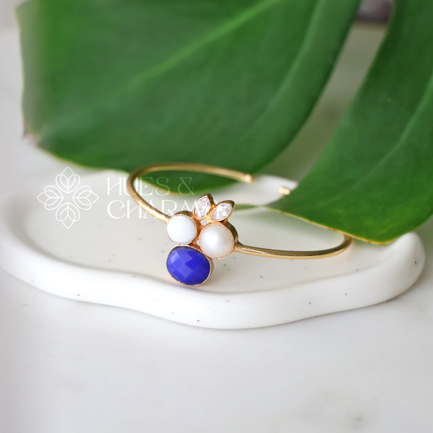 GOLDEN MIDNIGHT BLOOM PEARL ADJUSTABLE BANGLE