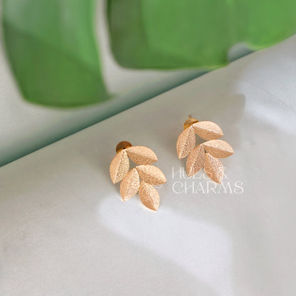 GOLDEN TEXTURED LEAF STUD EARRINGS