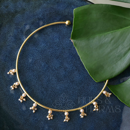 GOLDEN AURELIA 9 PEARL NECKCUFF