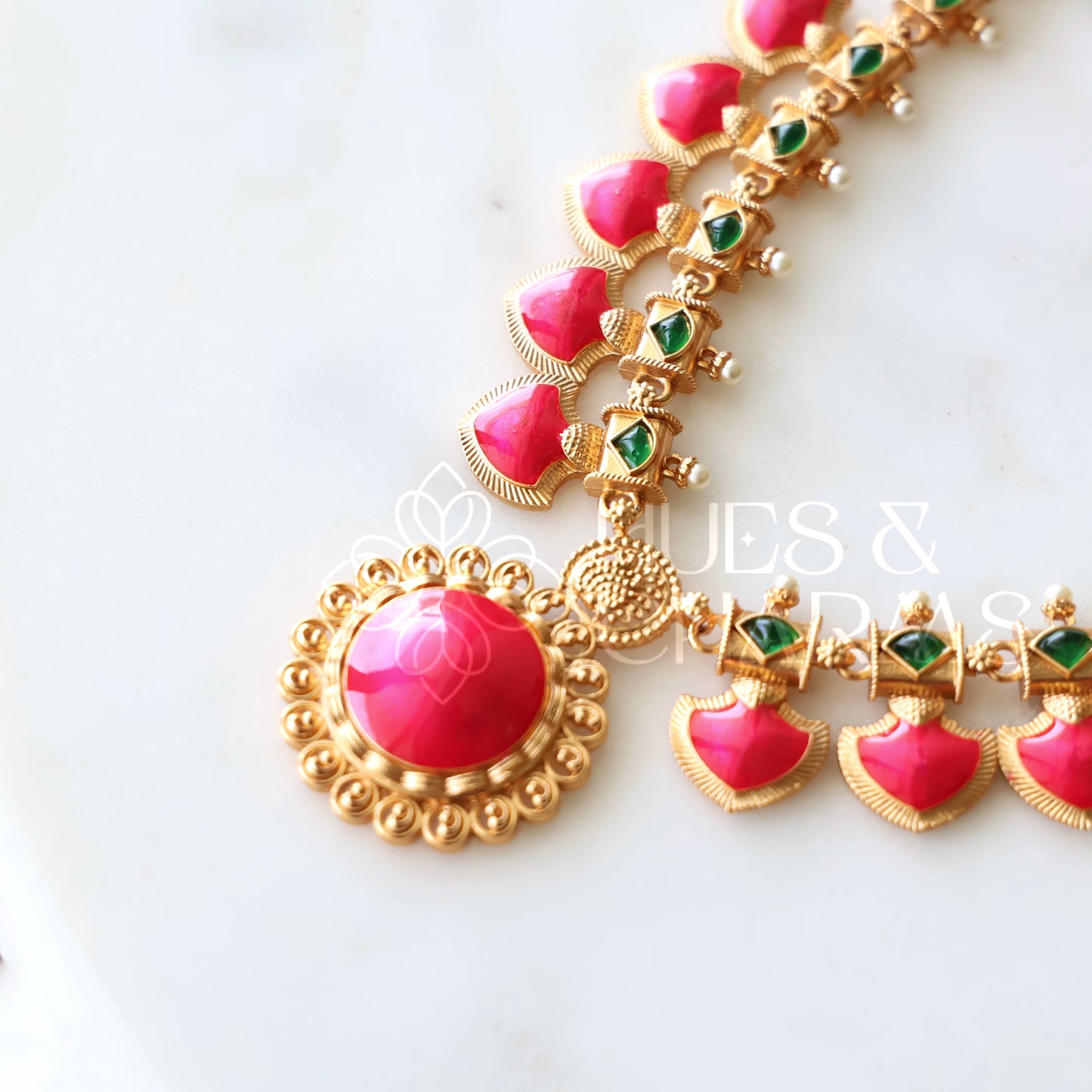 GOLDEN VAIBHAVA PALAKKA NECKLACE SET (Colours available)