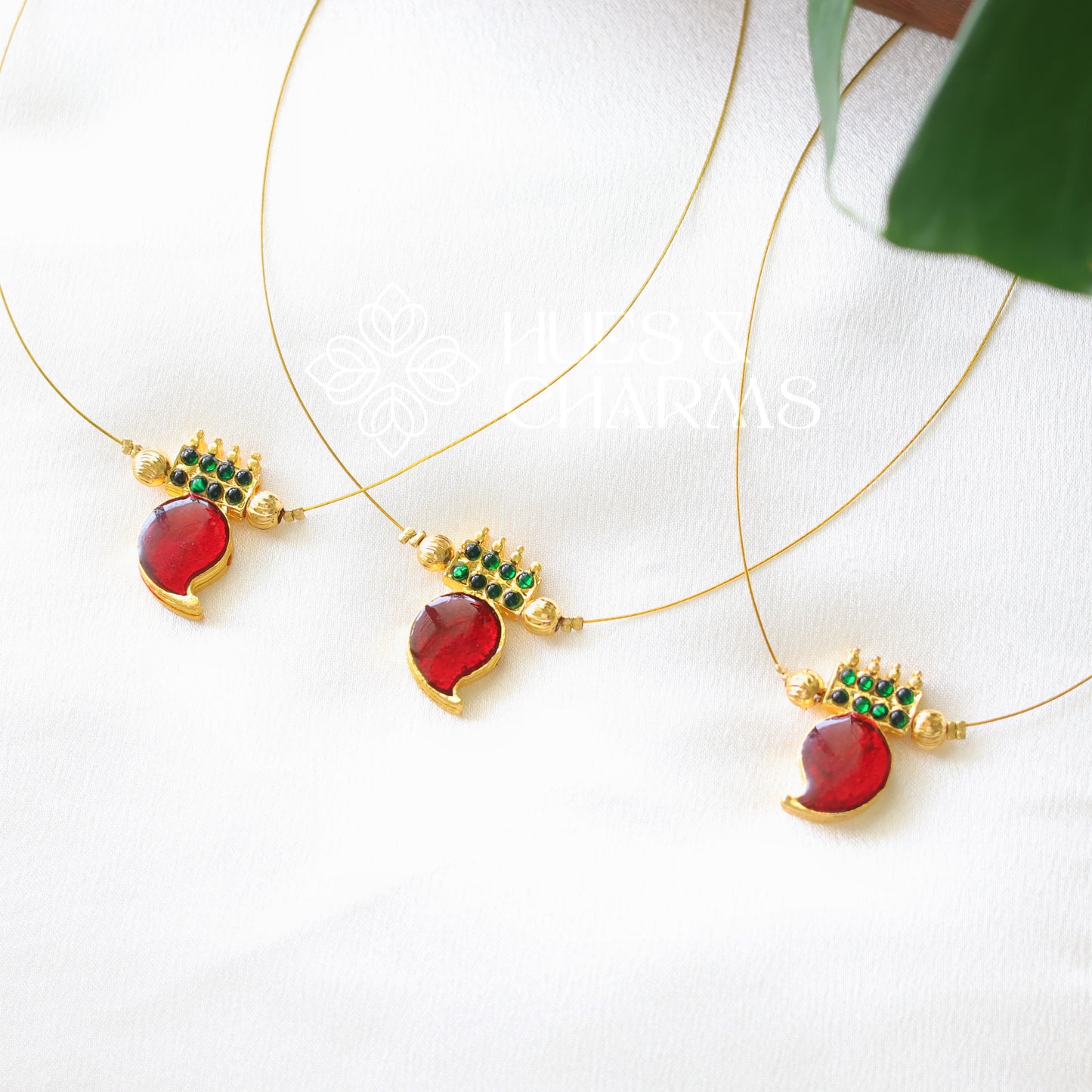 MANGO FLOATING NECKPIECE - RED