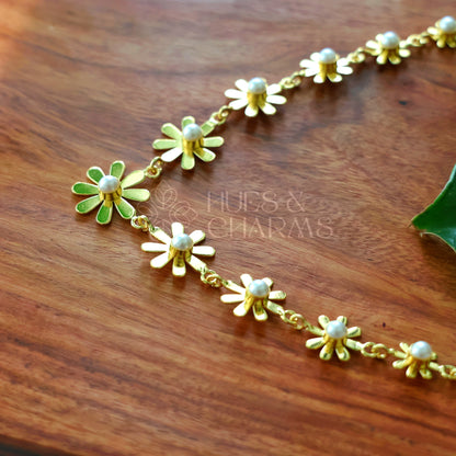 GOLDEN PEARL DAISY BLOOM NECKPIECE