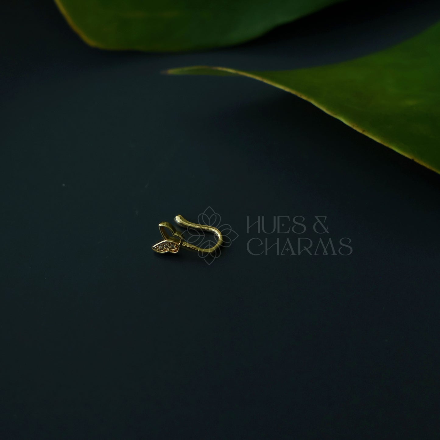 GOLDEN BUTTERFLY AD STONES NOSE PIN
