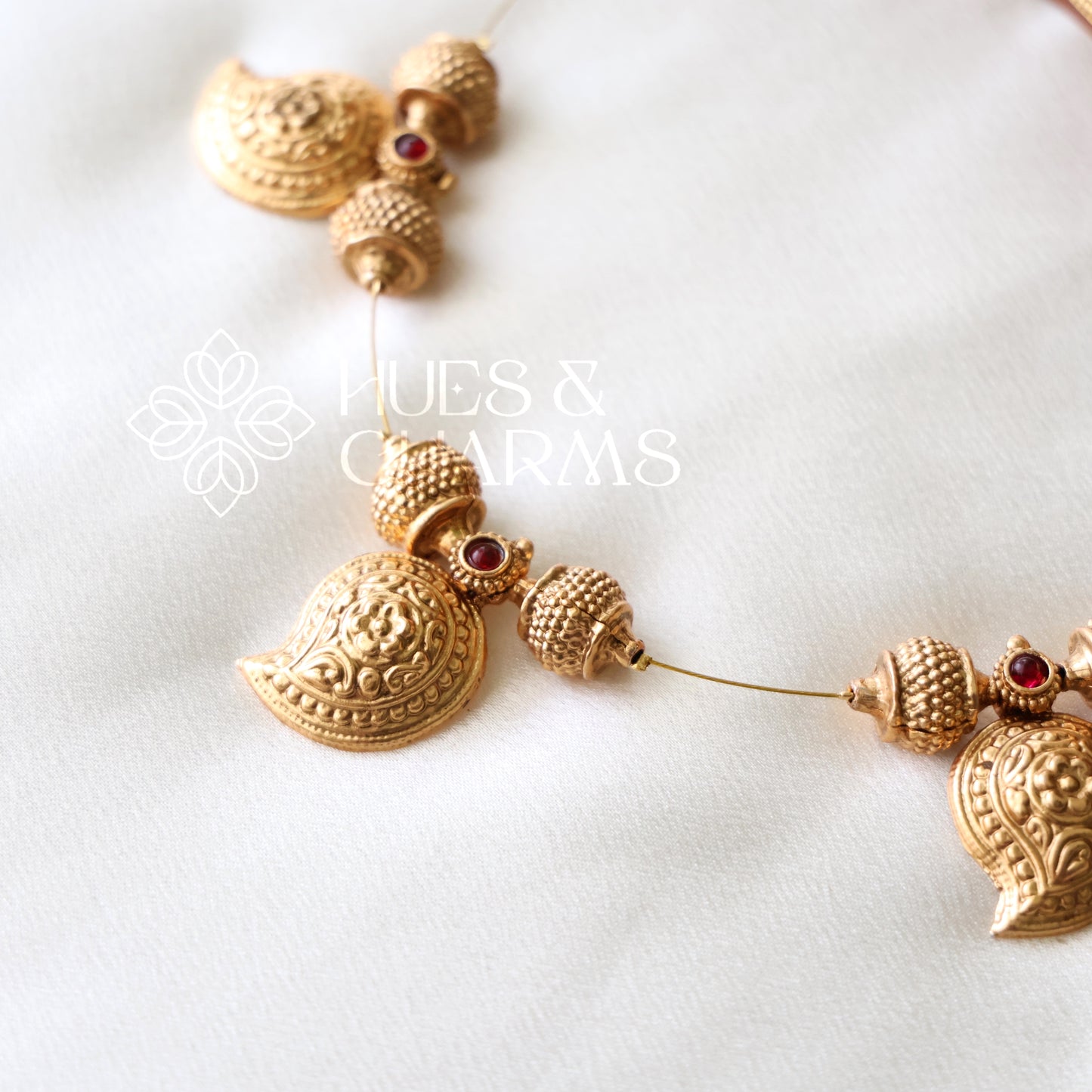 STATEMENT 3 MANGO FLOATING NECKLACE SET