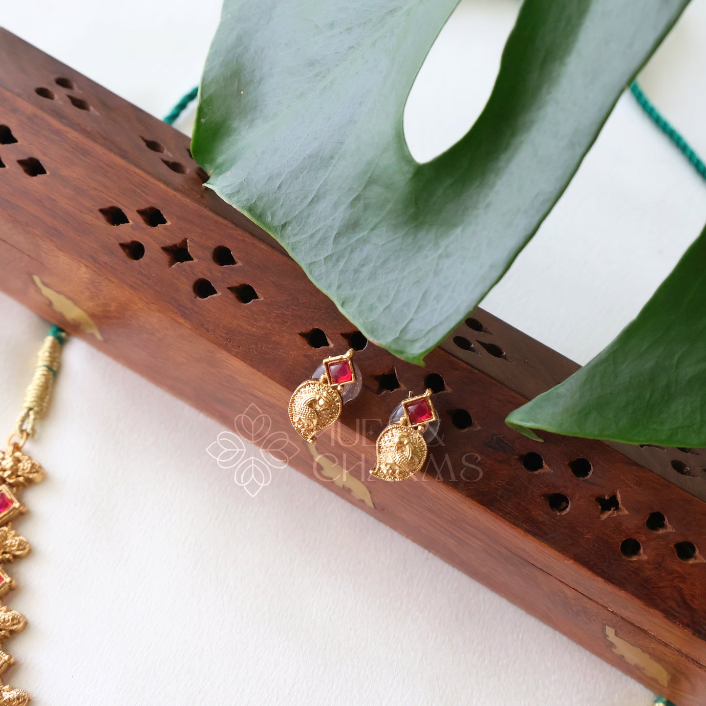 GOLDEN LAKSHMI STATEMENT NECKLACE SET (COLOURS AVAILABLE)
