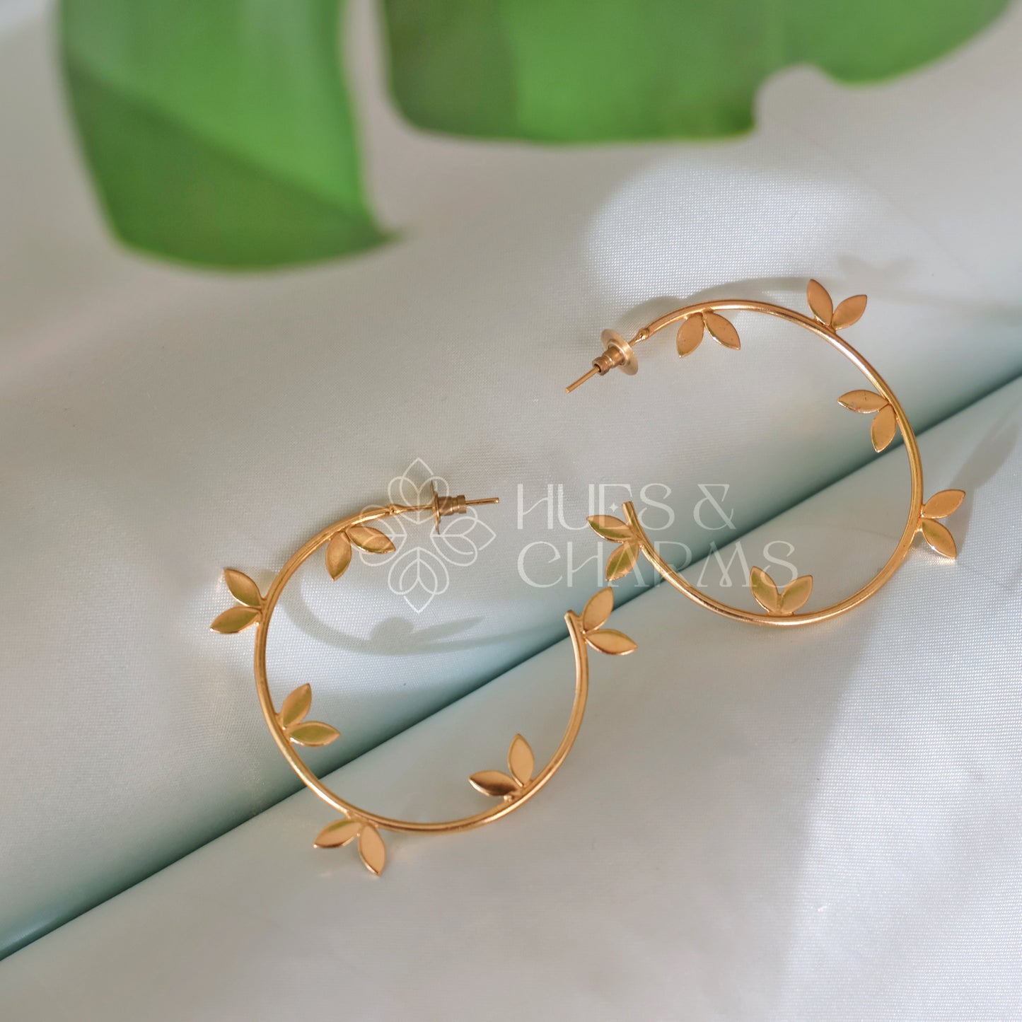 GOLDEN LEAFLINE HOOP EARRINGS