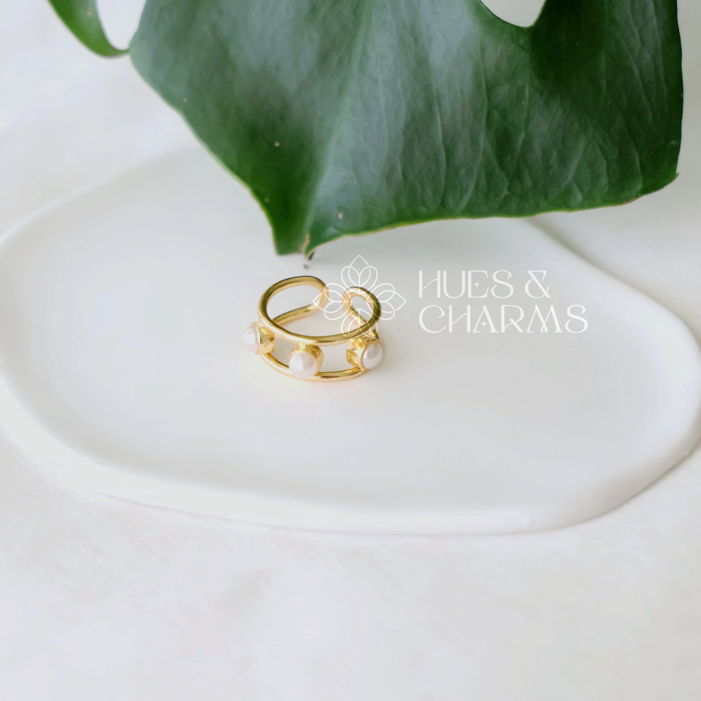 GOLDEN 3 PEARL ADJUSTABLE RING