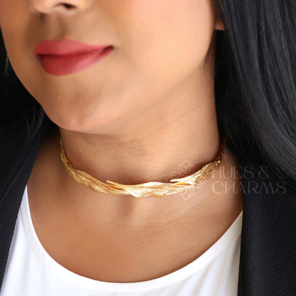 GOLDEN TEXTURED IVY COLLAR NECK CUFF