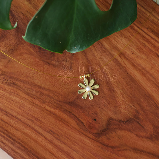 DAISY FLOWER FLOATING NECKPIECE