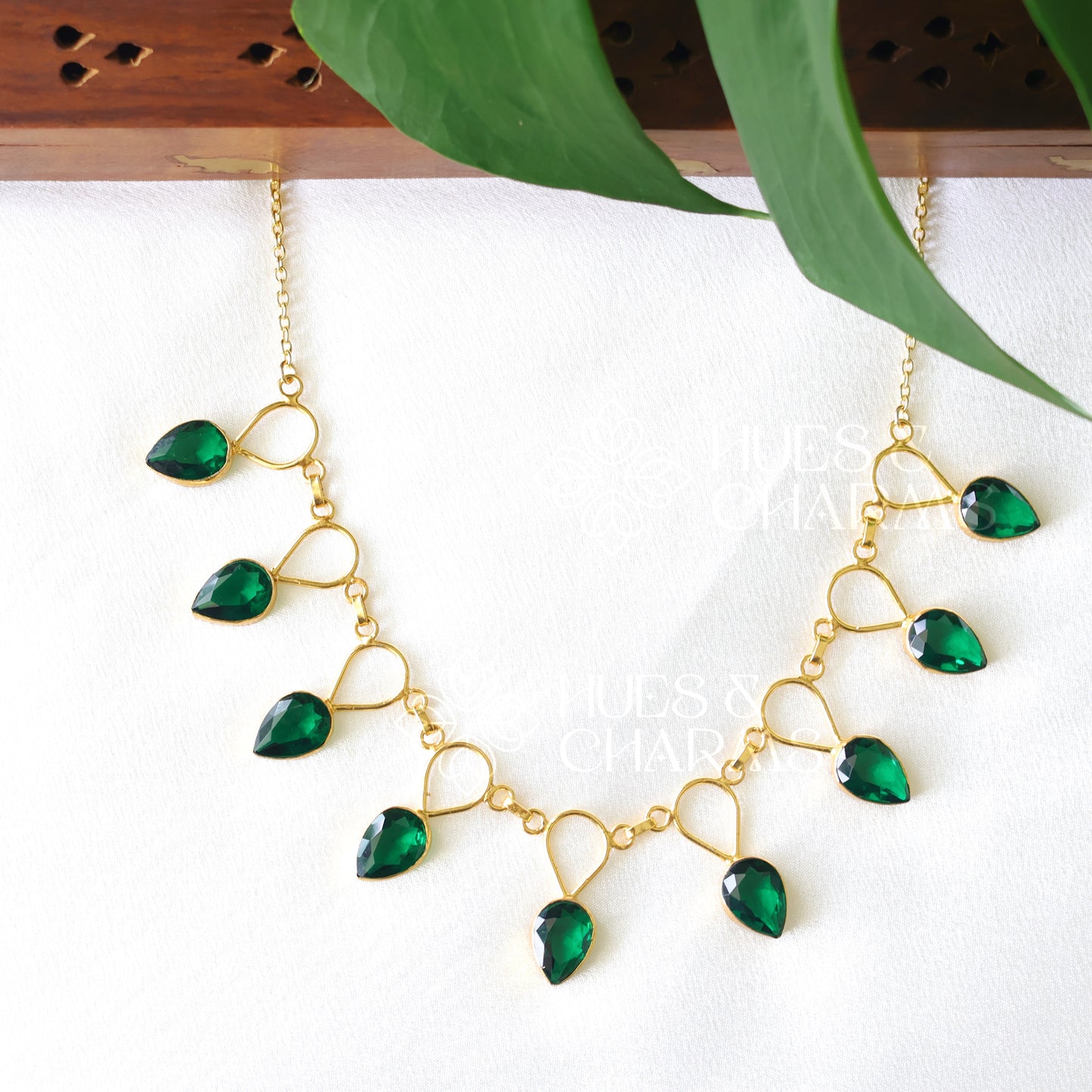 GREEN GLOSSY DROP NECKPIECE