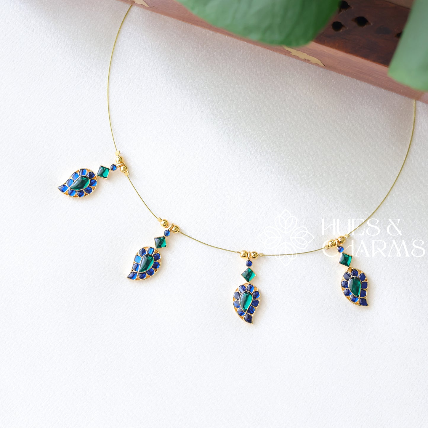 MANGO CHARMS FLOATING NECKPIECE - BLUE & GREEN